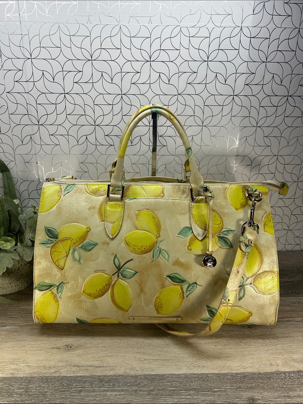 2346 Brahmin Anywhere Weekender bag in the Desert Amalfi lemon print 882346